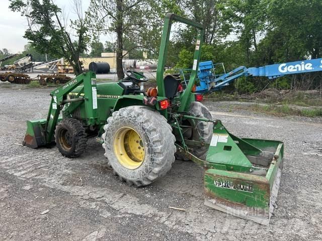 John Deere  Kompaktní traktory
