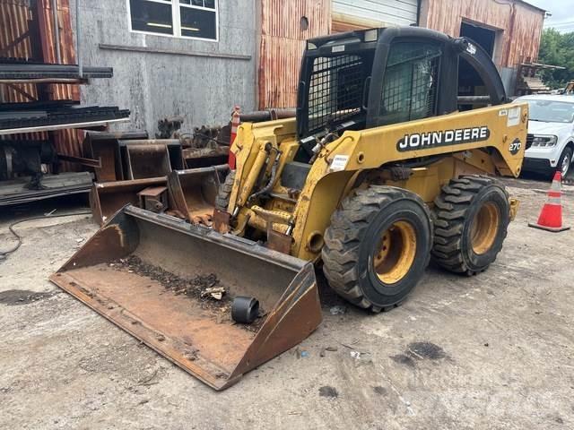 John Deere 270 Smykem řízené nakladače