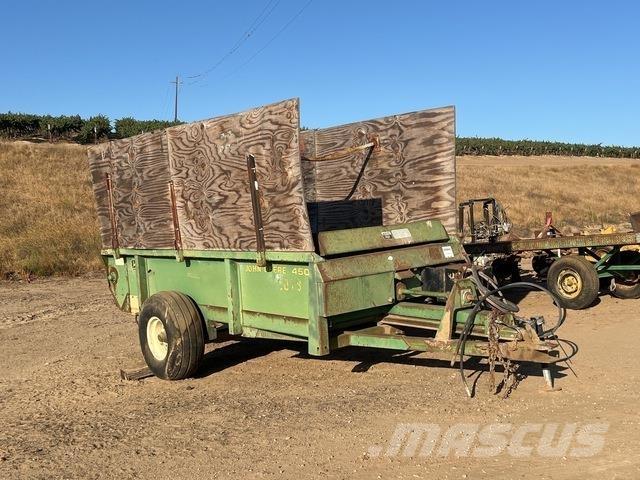 John Deere 450 Rozmetadla chlévské mrvy