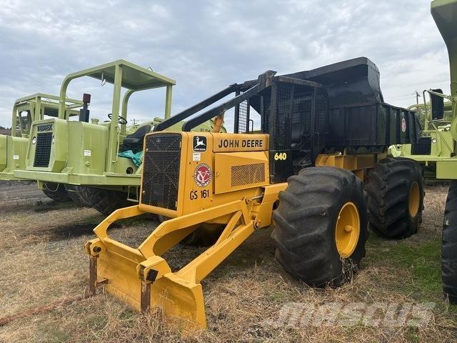 John Deere 640 Skiddery