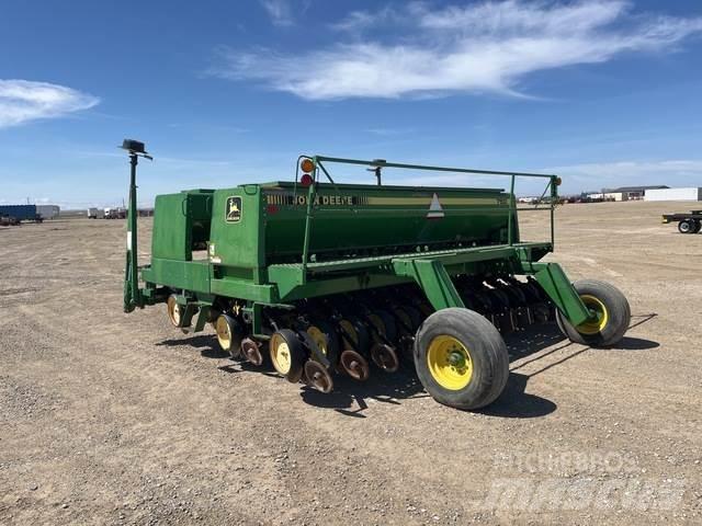 John Deere 750 Mechanické secí stroje