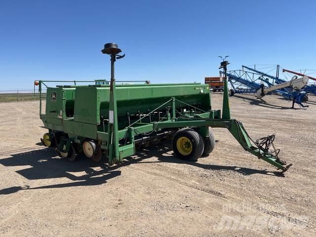 John Deere 750 Mechanické secí stroje