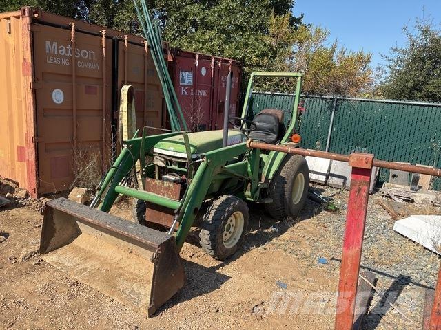 John Deere 790 Kompaktní traktory