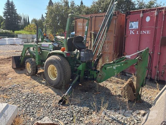 John Deere 790 Kompaktní traktory