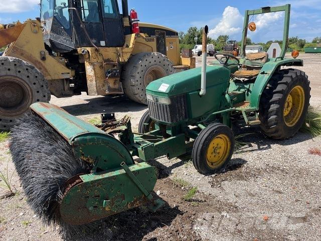 John Deere 970 Vnitřní zametací stroje