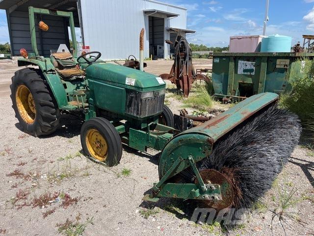 John Deere 970 Vnitřní zametací stroje