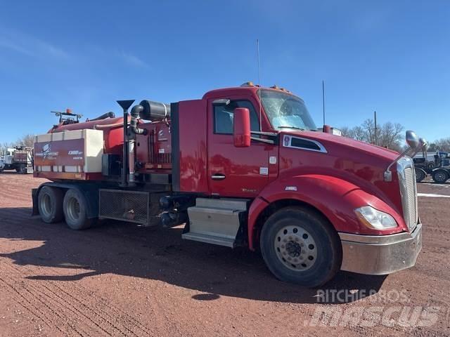 Kenworth T680 Pásová rýpadla