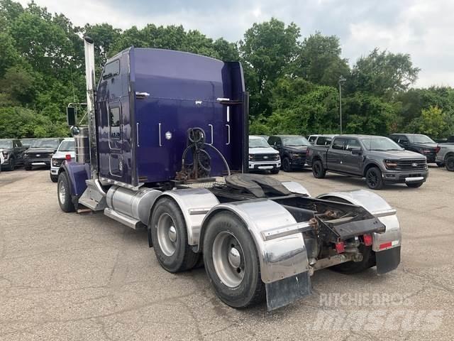 Kenworth W900L Tahače