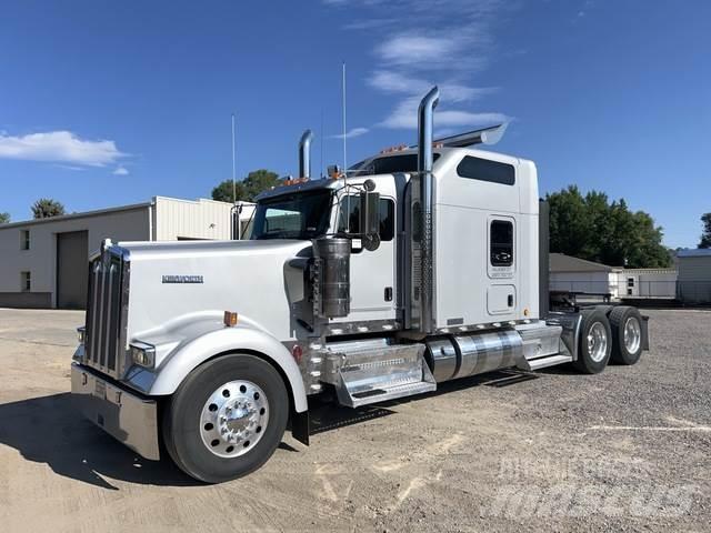Kenworth W900L Tahače