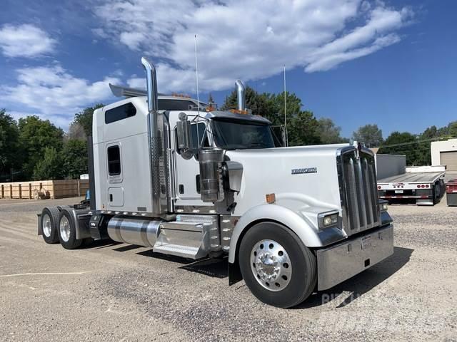 Kenworth W900L Tahače