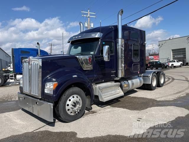 Kenworth W990 Tahače