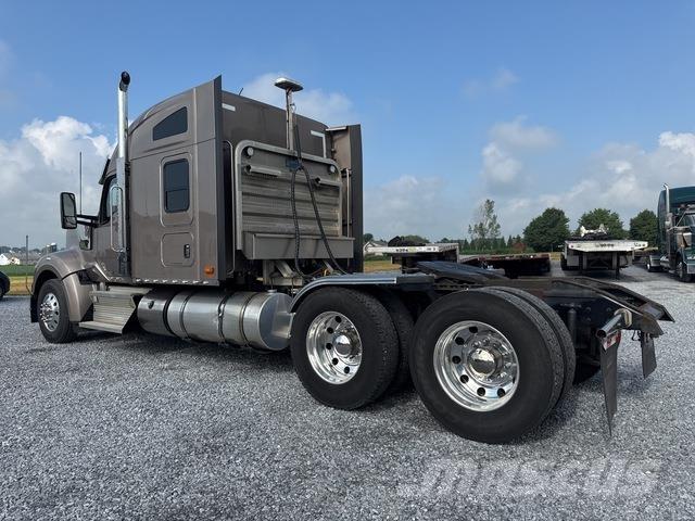 Kenworth W990 Tahače