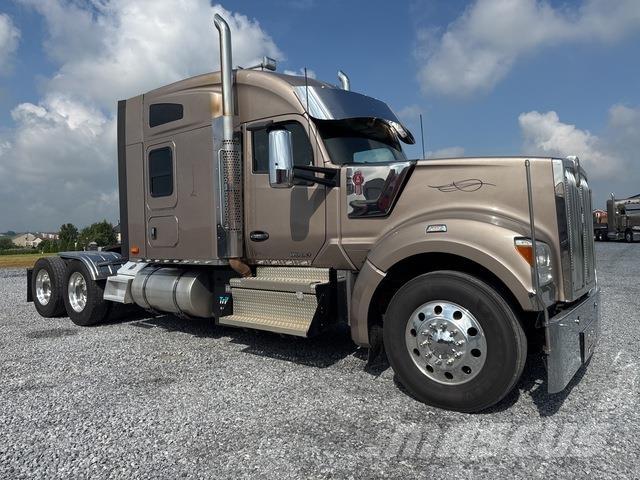 Kenworth W990 Tahače