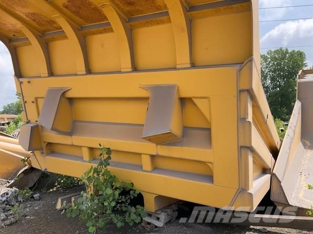 Komatsu  Skříňová nástavba