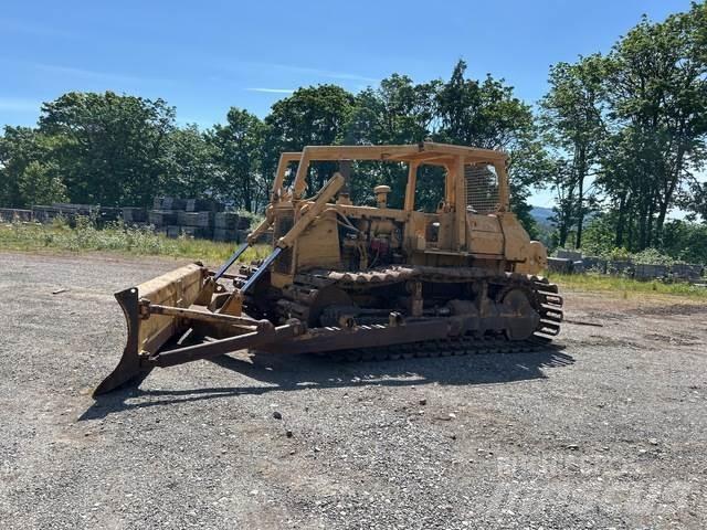 Komatsu D65P-8 Pásové dozery