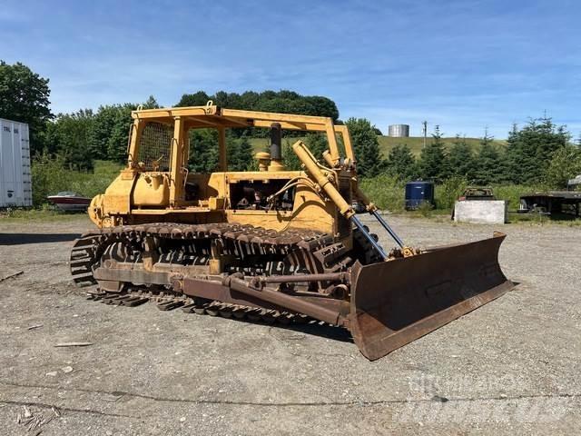 Komatsu D65P-8 Pásové dozery