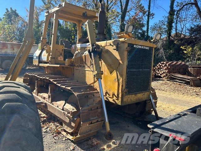 Komatsu D68E-1 Pásové dozery