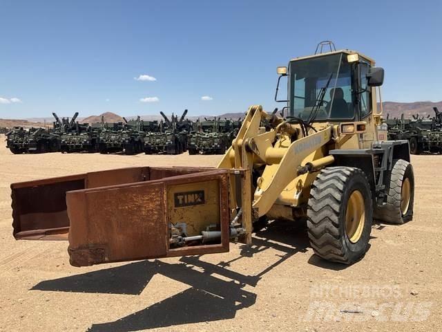 Komatsu WA120 Kolové nakladače