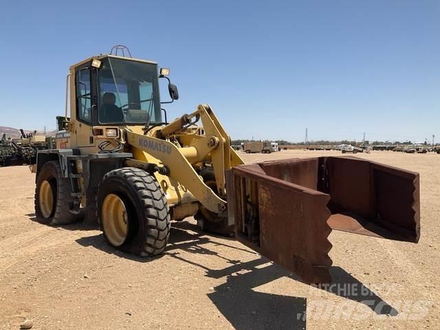 Komatsu WA120 Kolové nakladače
