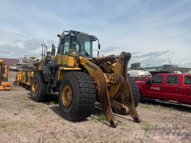 Komatsu WA500 Kolové nakladače