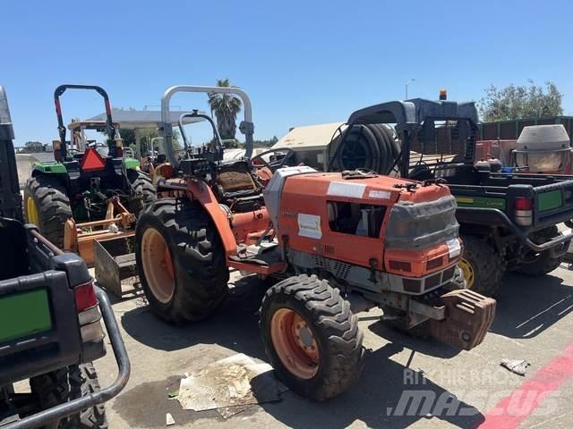 Kubota L3010D Kompaktní traktory