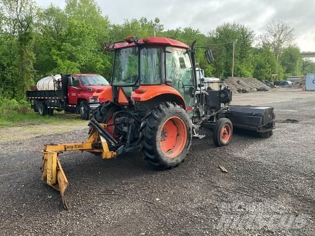Kubota M5040 Vnitřní zametací stroje