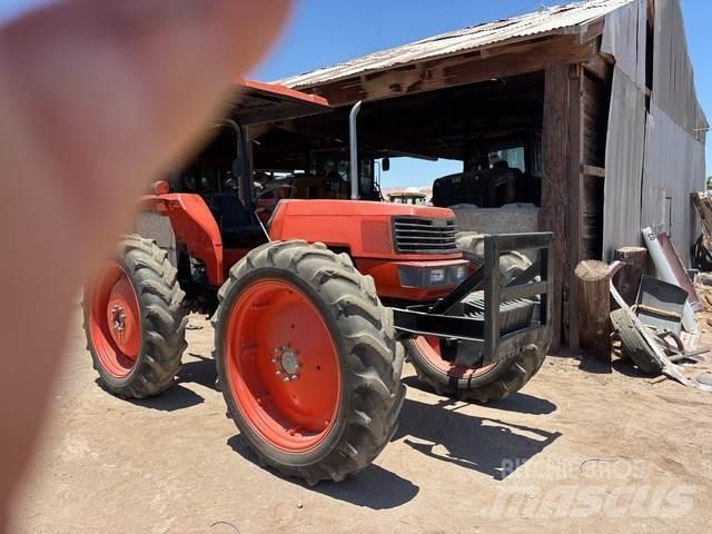 Kubota M9000 Traktory