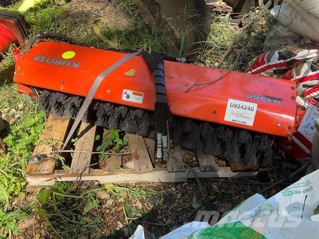 Kubota V5260 Zametací kartáče