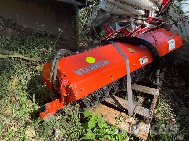 Kubota V5260 Zametací kartáče