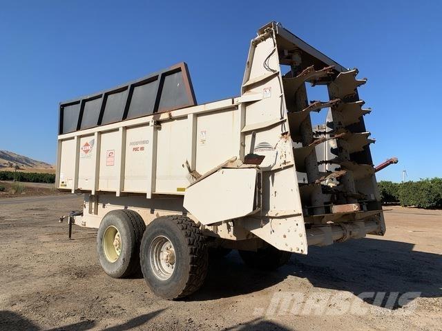 Kuhn PSC161T Rozmetadla chlévské mrvy