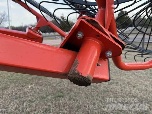 Kuhn SR110 GII Obraceče a shrabovače sena