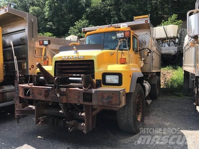 Mack 600 Sněžné pluhy, přední sněhové radlice