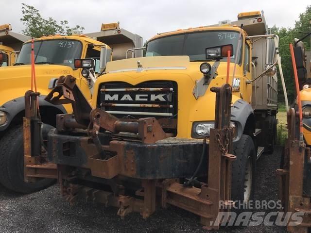 Mack 700 Sněžné pluhy, přední sněhové radlice