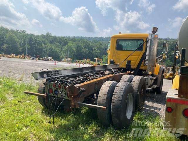 Mack 700 Sněžné pluhy, přední sněhové radlice