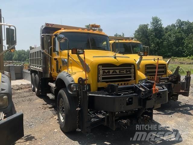 Mack 700 Sněžné pluhy, přední sněhové radlice