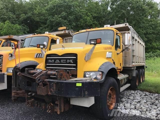 Mack 700 Sněžné pluhy, přední sněhové radlice