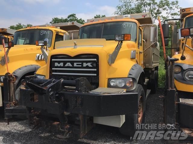 Mack 700 Sněžné pluhy, přední sněhové radlice