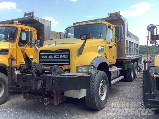 Mack 700 Sněžné pluhy, přední sněhové radlice