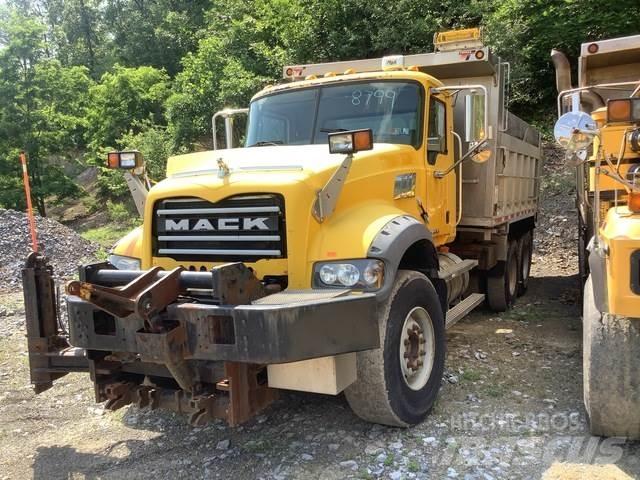 Mack 700 Sněžné pluhy, přední sněhové radlice