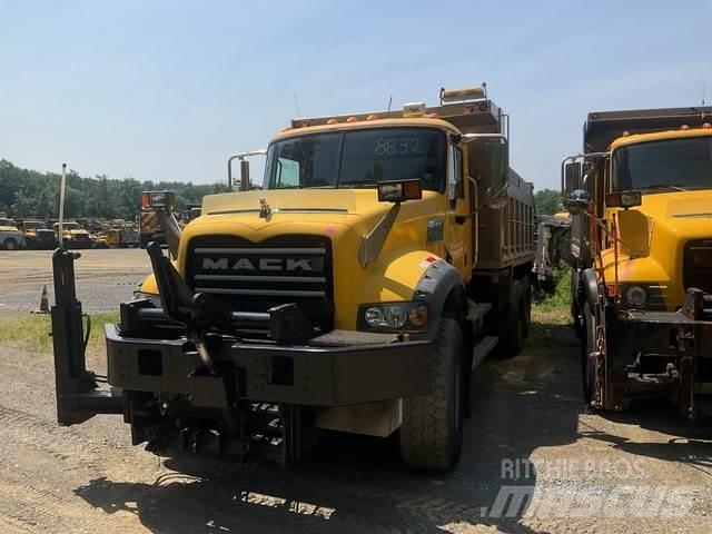 Mack 700 Sněžné pluhy, přední sněhové radlice