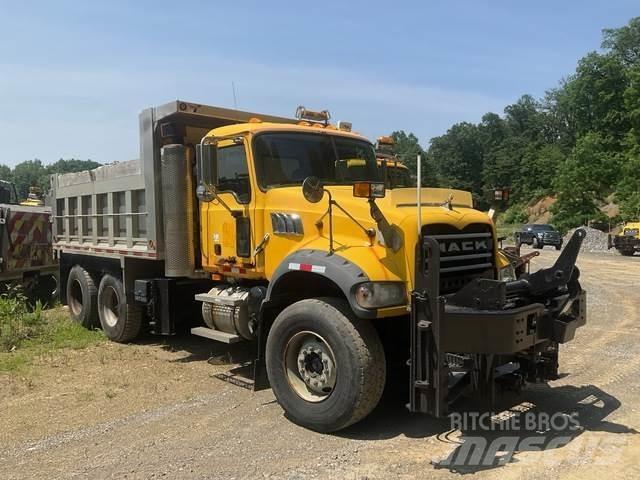 Mack 700 Sněžné pluhy, přední sněhové radlice