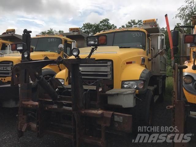Mack 700 Sněžné pluhy, přední sněhové radlice