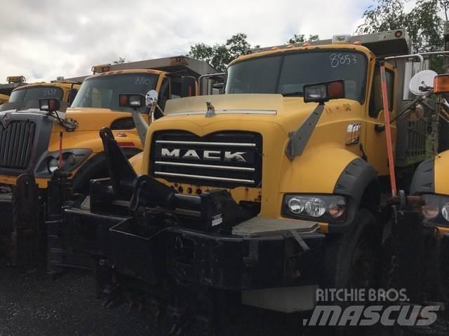 Mack 700 Sněžné pluhy, přední sněhové radlice