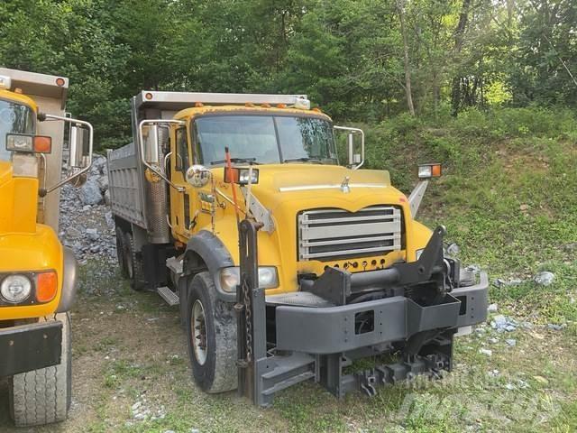Mack 700 Sněžné pluhy, přední sněhové radlice