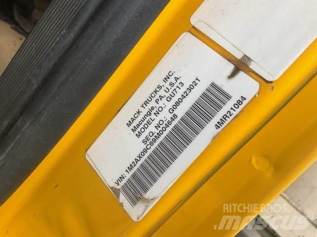 Mack 700 Sněžné pluhy, přední sněhové radlice