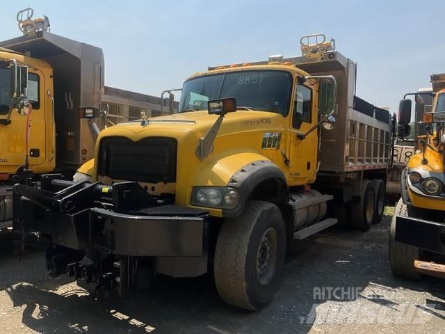 Mack 700 Sněžné pluhy, přední sněhové radlice