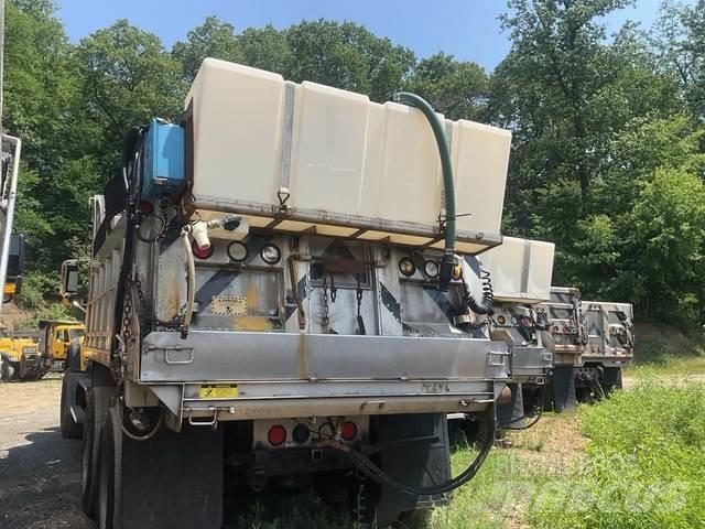 Mack 700 Sněžné pluhy, přední sněhové radlice