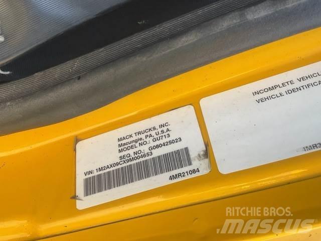 Mack 700 Sněžné pluhy, přední sněhové radlice