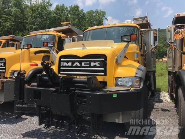 Mack 700 Sněžné pluhy, přední sněhové radlice