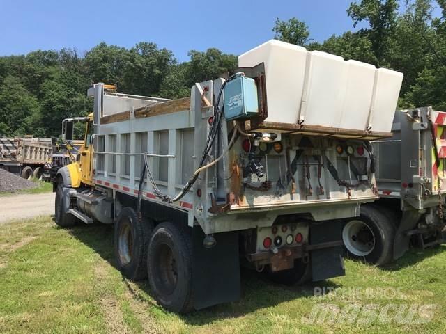 Mack 700 Sněžné pluhy, přední sněhové radlice